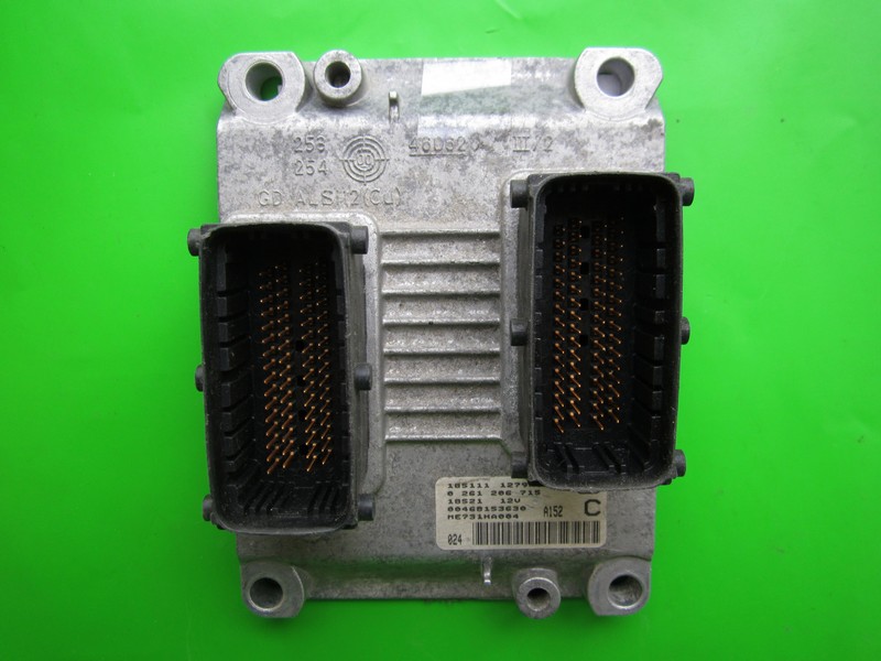 ECU Alfa Romeo 147 1.6 46815363 0261206715 ME7.3.1 }