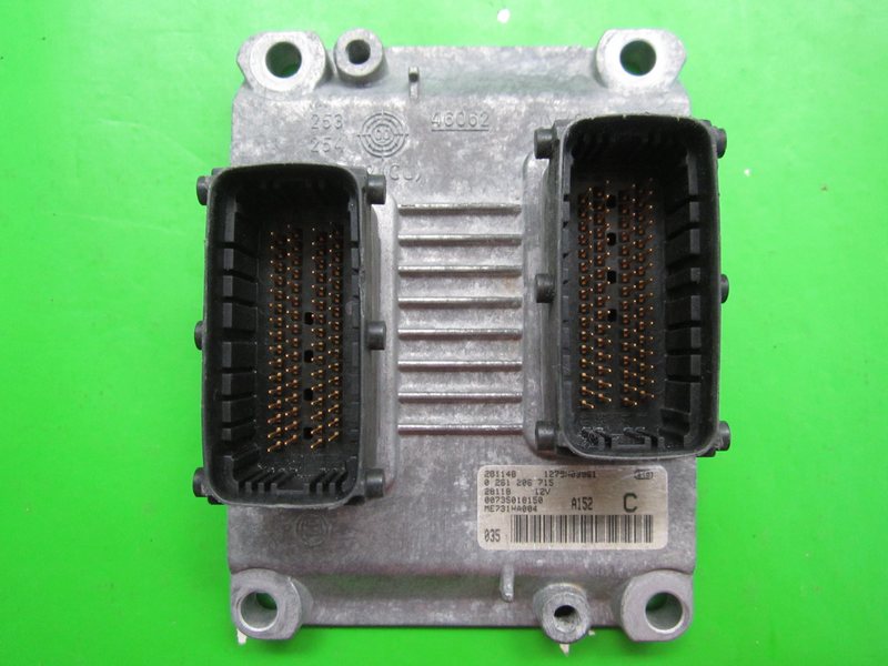 ECU Alfa Romeo 147 1.6 73501815 0261206715 ME7.3.1 }