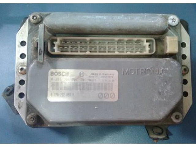 ECU Renault 19 1.6 770222083 0261204006 MA1.7 {