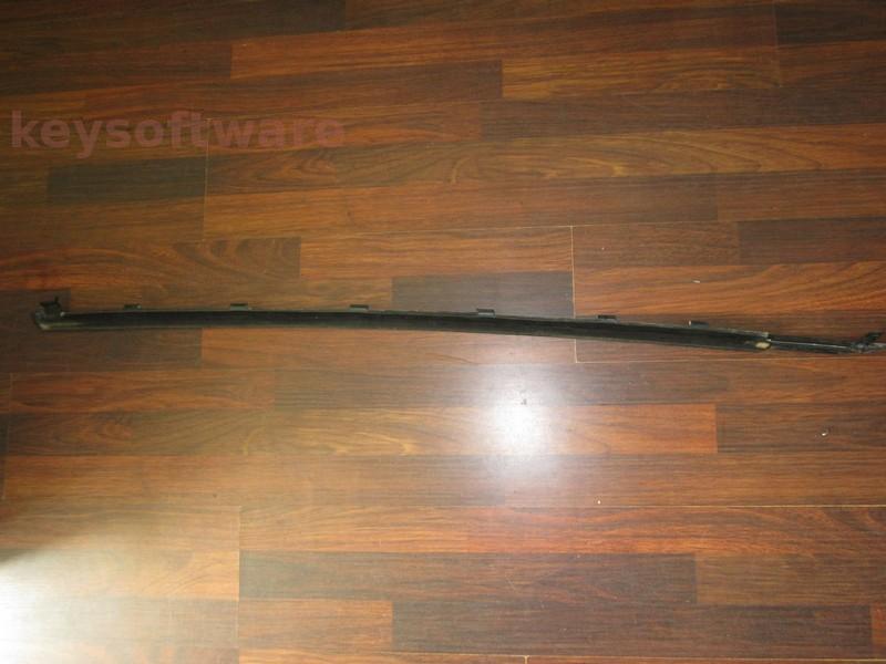 ALTELE: Ford Mustang 2015-2017 cheder dreapta FR3B-6321452-A